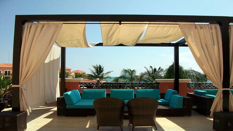 Stylish Shade Solutions That Enhance Backyard Living